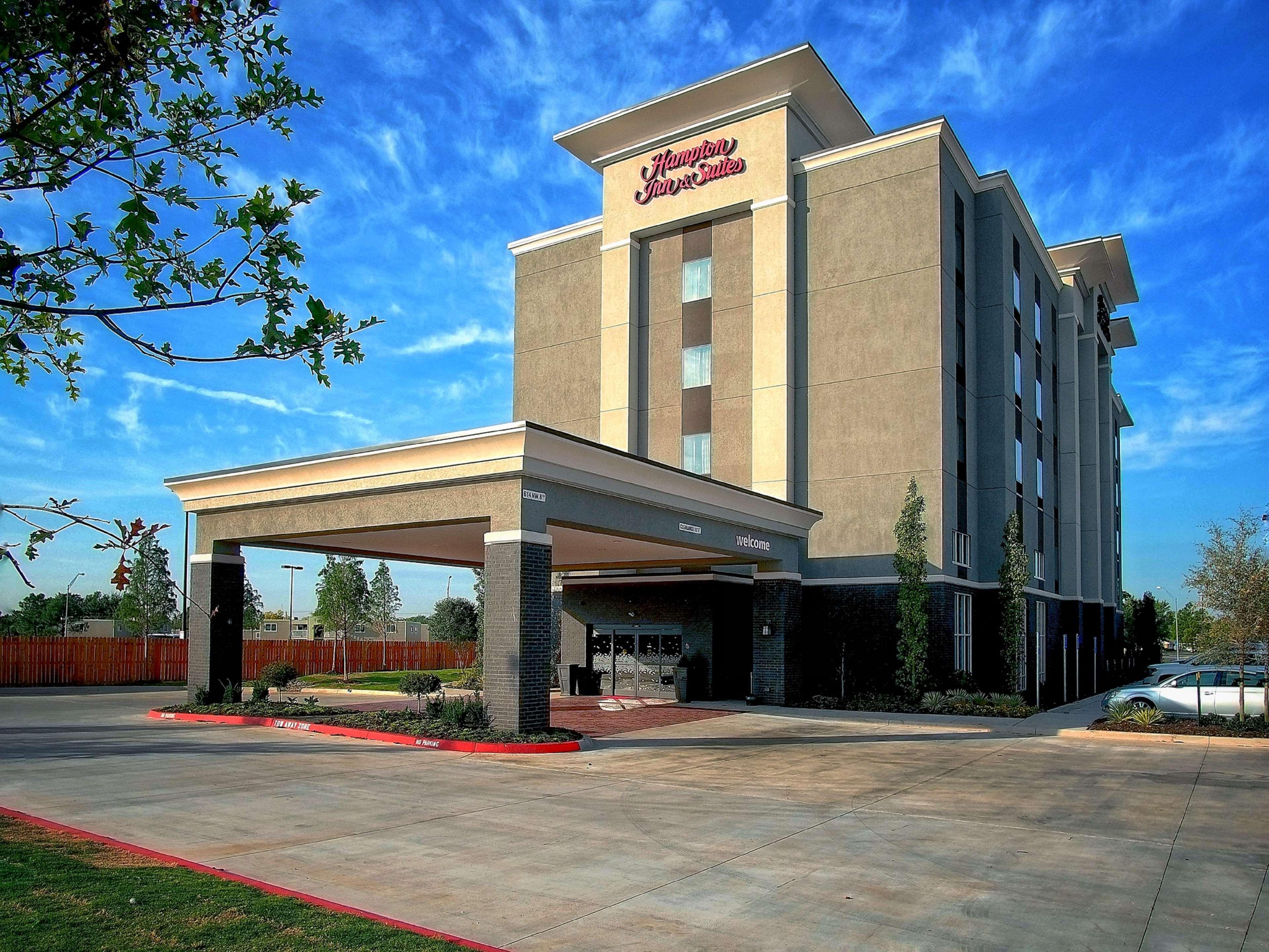 Hampton Inn & Suites-Moore Exterior photo
